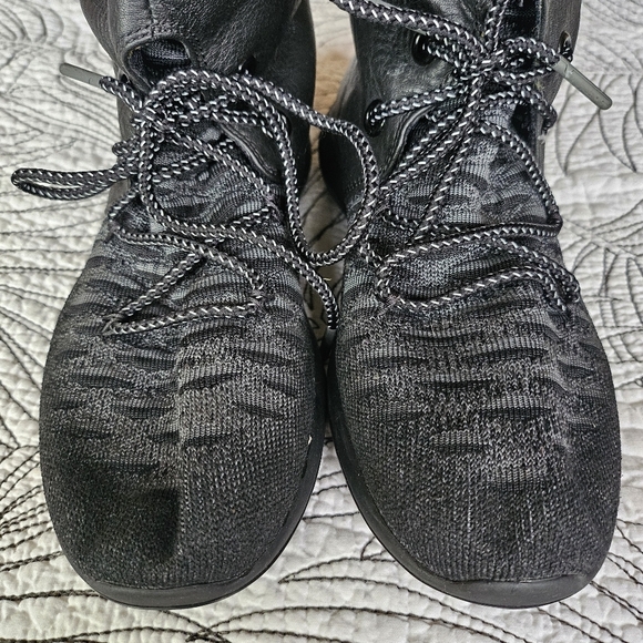 EUC Nike Roshe 2 Hi Flyknit Slouch Leather Boots W Sz 7 All Black Gray - Picture 7 of 16